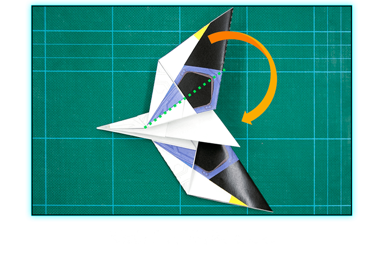 緑の線で示した部分で谷折りします。