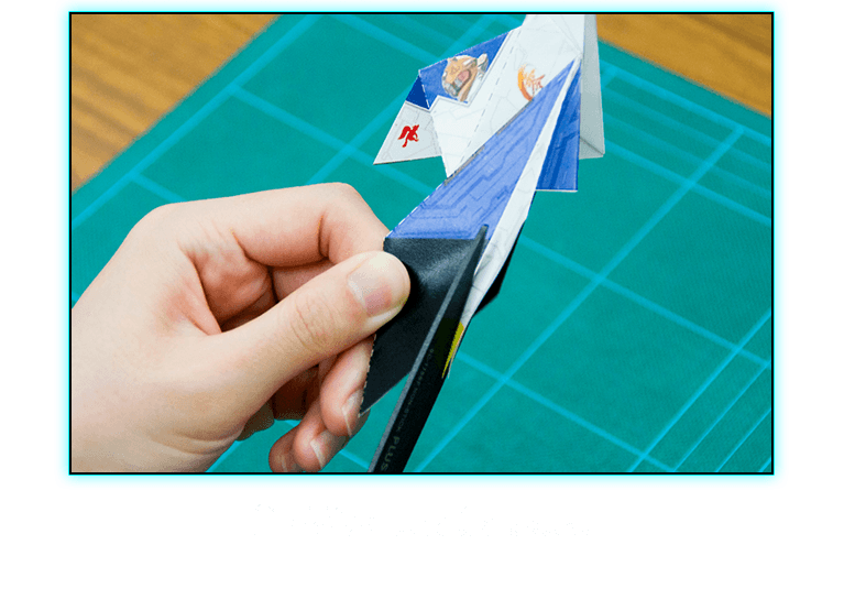 黒い部分をハサミで切り取ります。