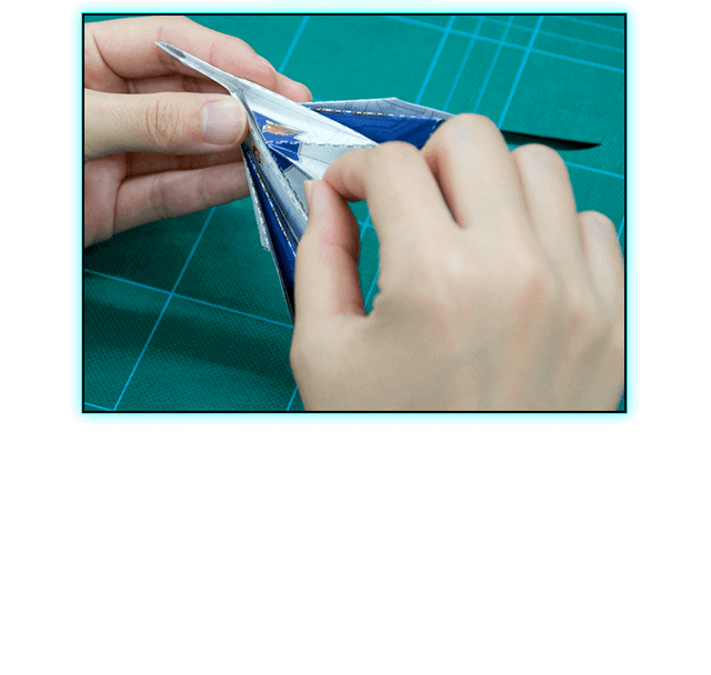 段々に折り込んでいる途中…